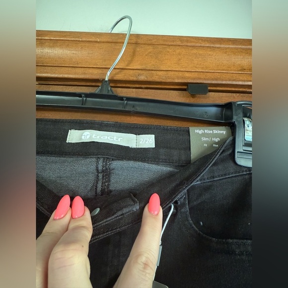 Tractr Black Skinny Jeans 🍸 - Picture 2 of 5